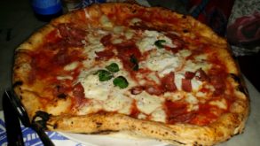 Dove mangiare a Napoli la vera pizza napoletana?